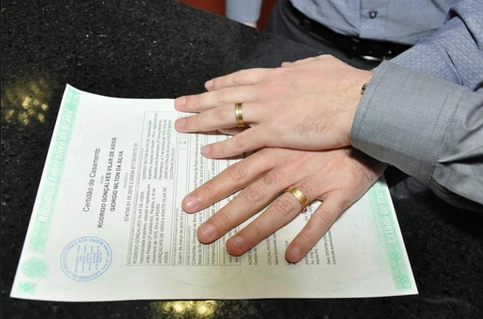 Casal gay acusa técnico da GVT de preconceito no Recife