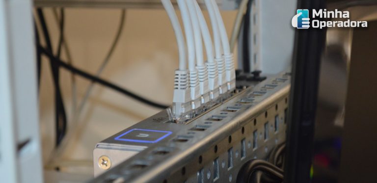 Ativação de fibra ótica tem crescimento recorde em maio