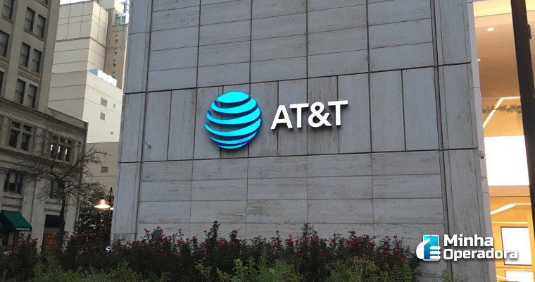 Receita da AT&T cai 6%