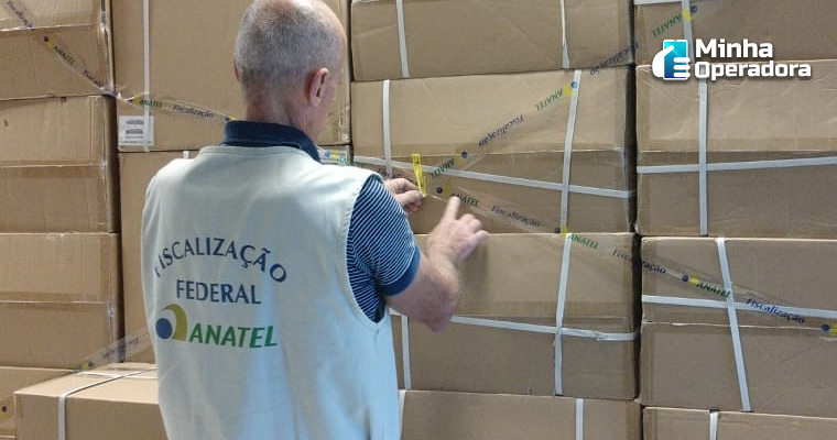 Anatel e Receita Federal apreendem milhares de produtos piratas