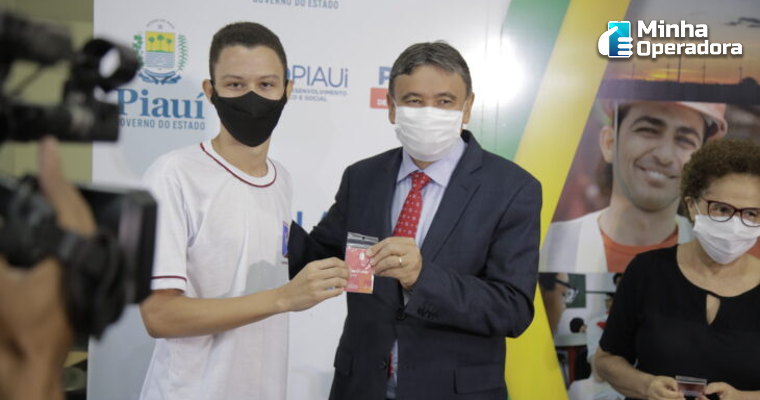 Piauí compra para estudantes 180 mil chips da Claro e da Vivo