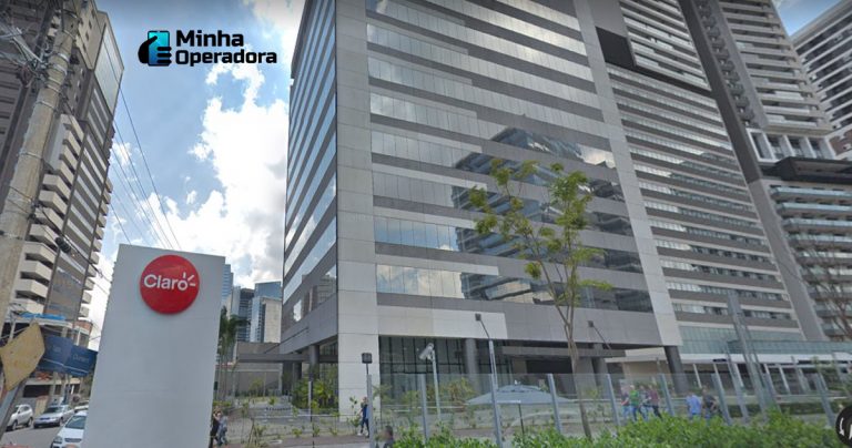 Técnico da Claro liga modem, mas esquece da fibra óptica