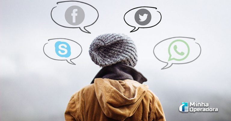 WhatsApp adia mudança após polêmica