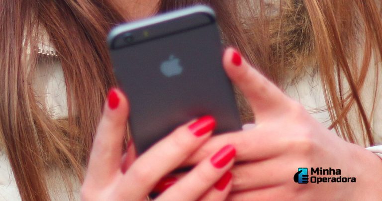 Brasileiros são os que mais aceitam rastreamento no iPhone