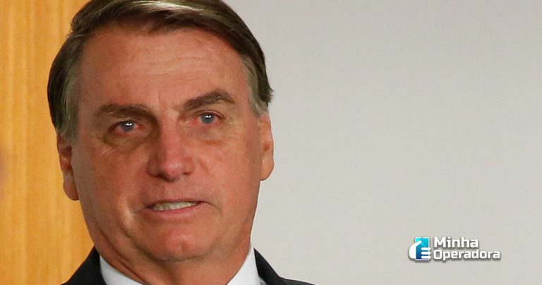 Bolsonaro cogita dificultar atuação do Facebook no Brasil