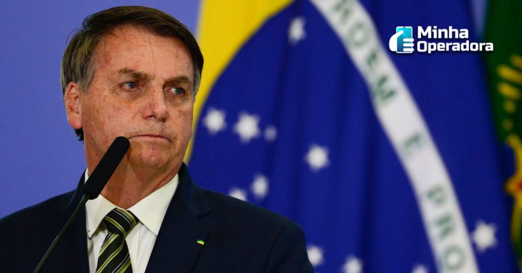 Bolsonaro desmente liberação da Huawei para ter acesso à vacina