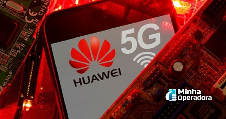 Celular com a logotipo da Huawei e 5G.
