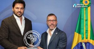 CEO-da-TIM-e-premiado-por-contribuicao-as-telecomunicacoes