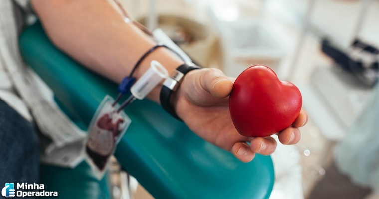SKY patrocina projeto e doa bolas de futebol para incentivar doações de sangue