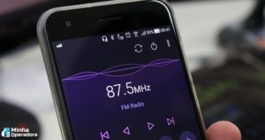 Anatel determina que fabricantes de smartphones ativem rádio FM em aparelhos compatíveis
