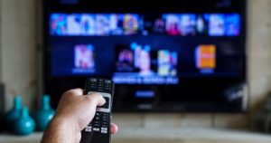 TV por assinatura perdeu 300 mil clientes entre outubro e novembro de 2021