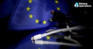 Um carregador para todos: União Europeia estabelece novo padrão para dispositivos móveis