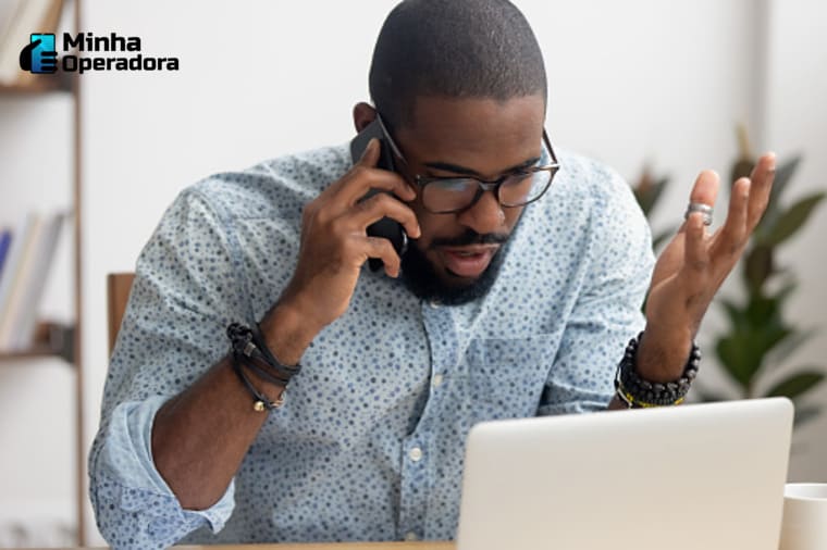 pessoa-reclamando-de-telecom