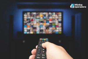 Demanda por serviço de TV por assinatura caiu 26% nos últimos 12 meses