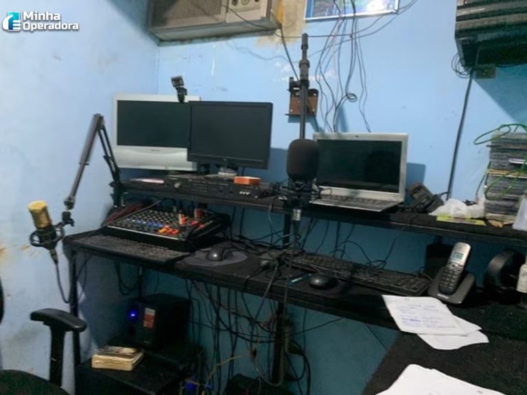 Fotos da rádio clandestina no Rio de Janeiro