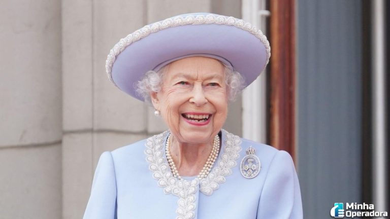 Celular-da-rainha-Elizabeth-2a-era-Samsung-e-tinha-apenas-2-contatos