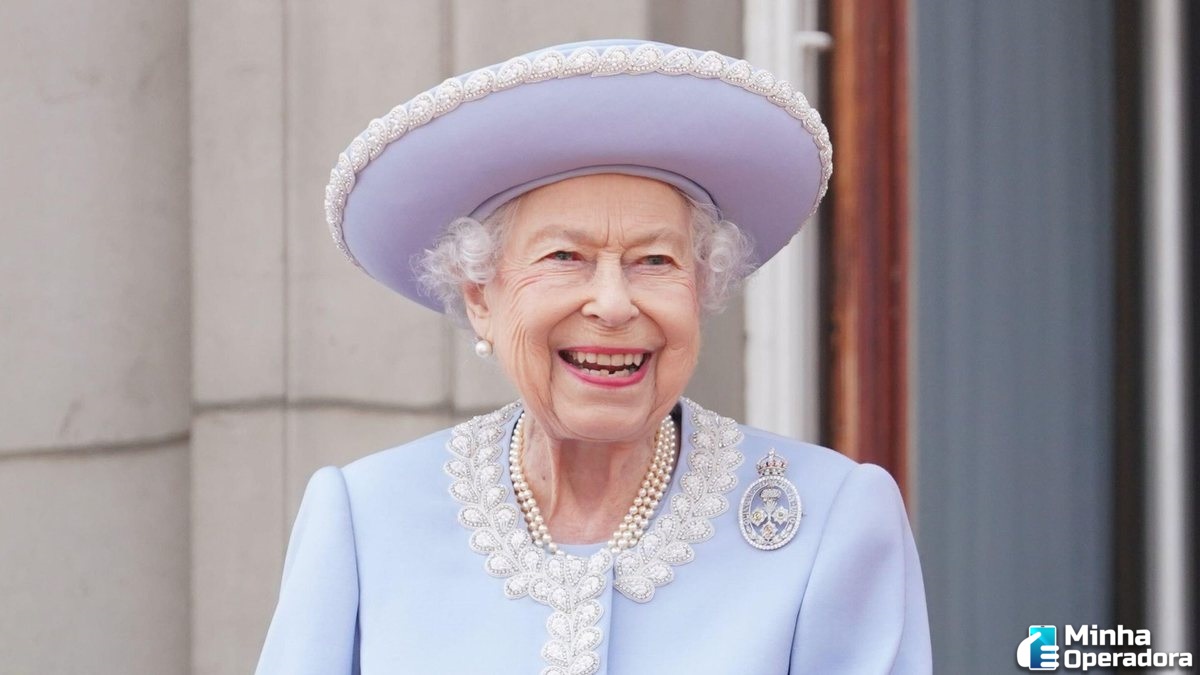 Celular-da-rainha-Elizabeth-2a-era-Samsung-e-tinha-apenas-2-contatos