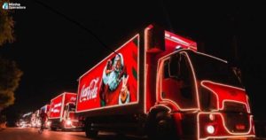 Caminhão da Coca-Cola que viaja durante o Natal
