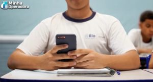 Rio-abre-consulta-publica-sobre-a-proibicao-do-uso-de-celular-em-escolas