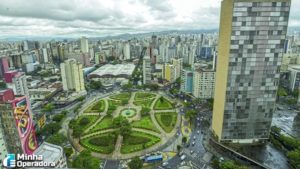 QMC-Telecom-vai-instalar-antenas-5G-em-postes-de-iluminacao-de-Belo-Horizonte