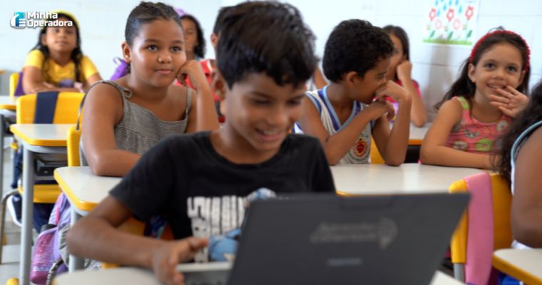 Todas escolas de ensino básico em cidade na Paraíba tem acesso à internet