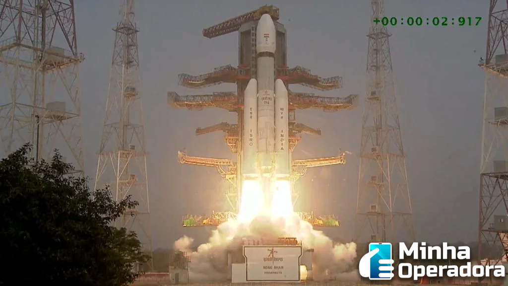 Registro do lançamento do BlueBird 6 em 23 de dezembro de 2025, no Centro Espacial Satish Dhawan, na Índia. Este é o primeiro satélite de próxima geração da companhia a entrar em órbita terrestre baixa, juntando-se aos veteranos BlueWalker 3 e BlueBird 1-5 para fortalecer a futura rede de conectividade global. (Divulgação/AST)