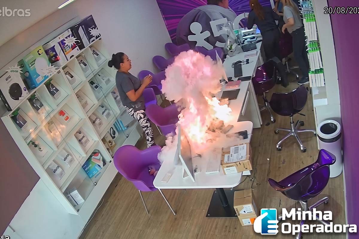 Mulher ateia fogo em loja da Vivo