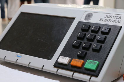 Urna Eletrônica Justiça Eleitoral Starlink, votação, eleições