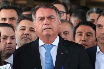 Ex-presidente Jair Bolsonaro Claro